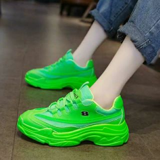 Giày thể thao nam nữ số 8