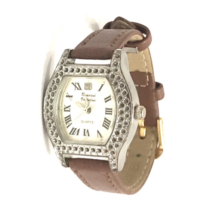 Đồng hồ Nữ Si Nhật.Hiệu Valentino size 24*26.Mặt đính đá,dây da nâu.Mặt chữ số La Mã
