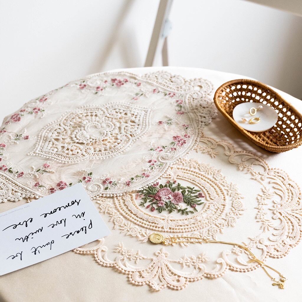Khăn ren thêu hoa trải bàn vintage