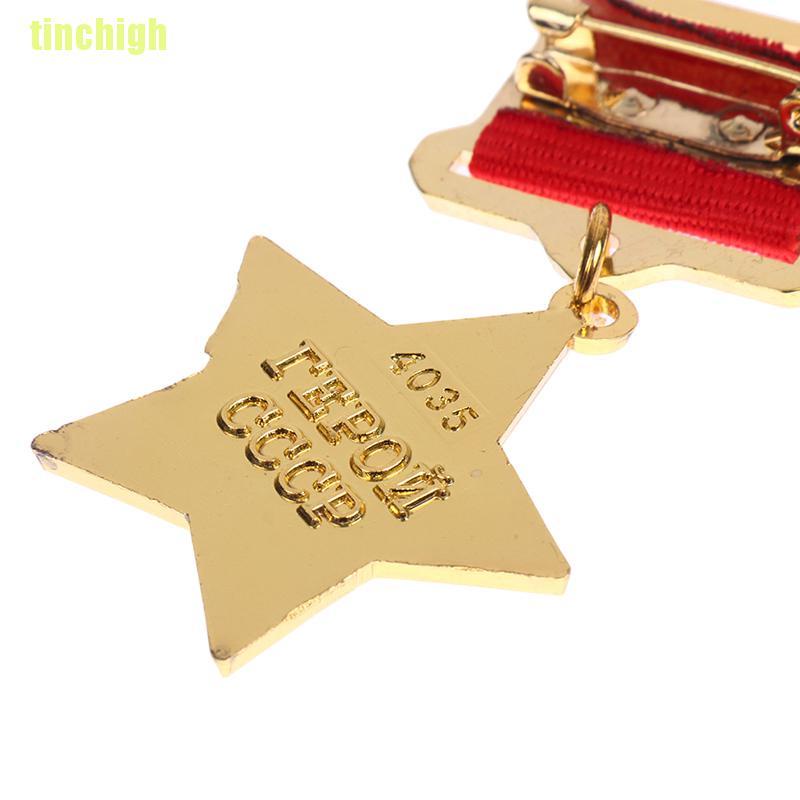 Huy hiệu bằng kim loại phong cách Nga độc đáo