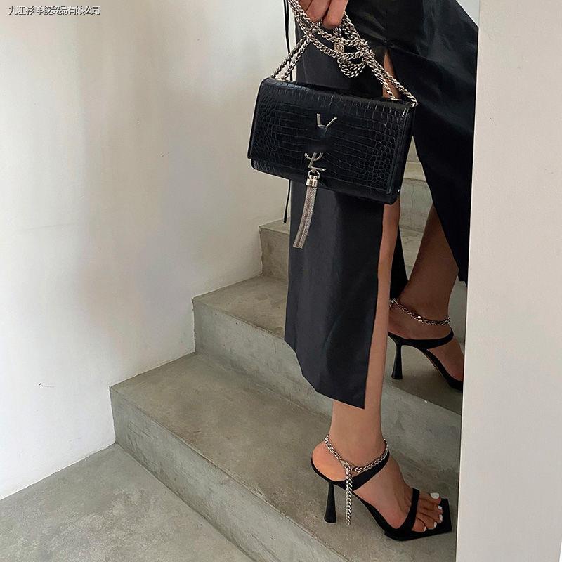 Giày Sandal Cao Gót Hở Ngón Phối Dây Xích Thời Trang Mùa Hè Quyến Rũ Dành Cho Nữ 2022