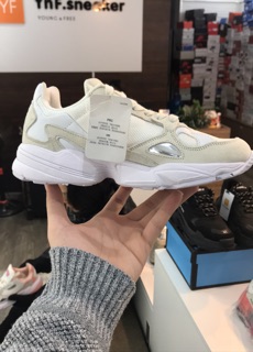 ADIDAS FALCON