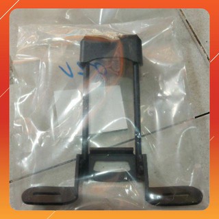 Pas,pát bắt  bảng tên trước dòng xe Raider XC