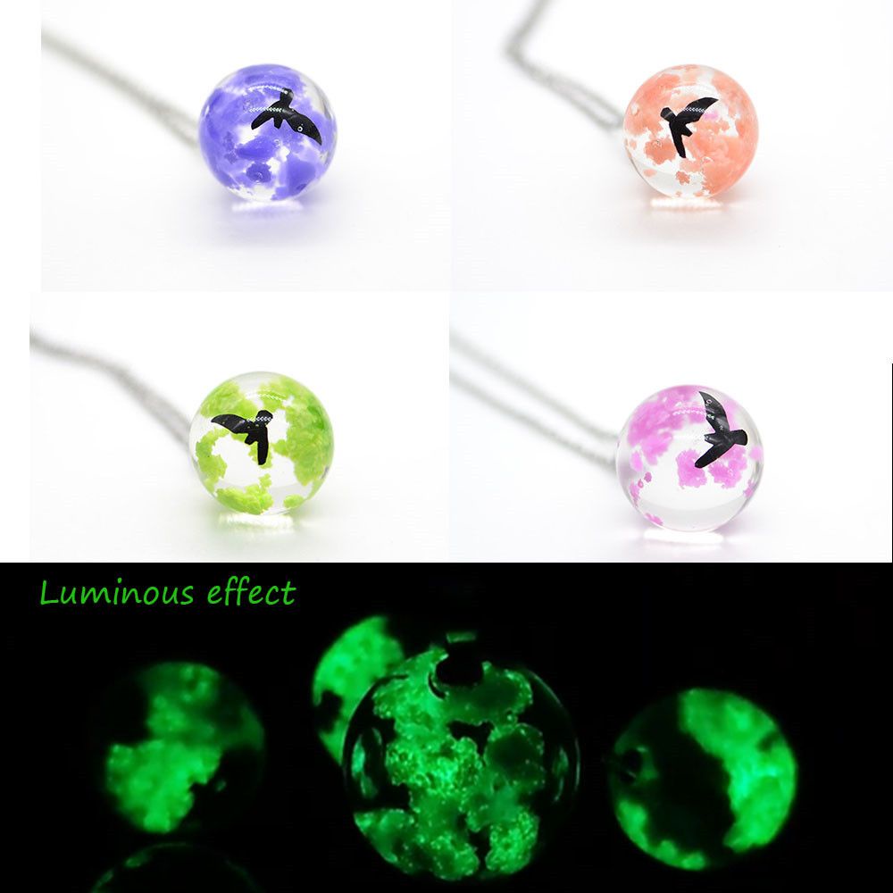 Dây chuyền mặt hình quả bóng tròn resin màu bầu trời mây xanh lam trong suốt phối chim đại bàng nhỏ thời trang cho nữ