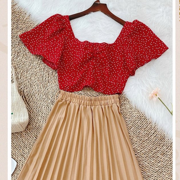 Áo croptop đỏ chấm bi nhún ngực