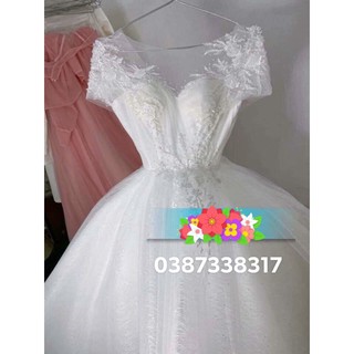 Váy cưới màu trắng