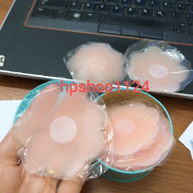 Hộp 10 Miếng dán ti, dán ngực, dán nhũ hoa silicon hình hoa mai hộp thiếc xanh