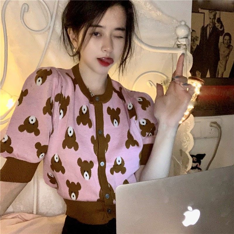 Áo sweater tay phồng ngắn họa tiết gấu cổ điển dễ thương thời trang mùa hè hàng mới 2021 cho bạn nữ