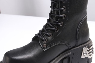 Giày boot da phù hợp cả nam và nữ