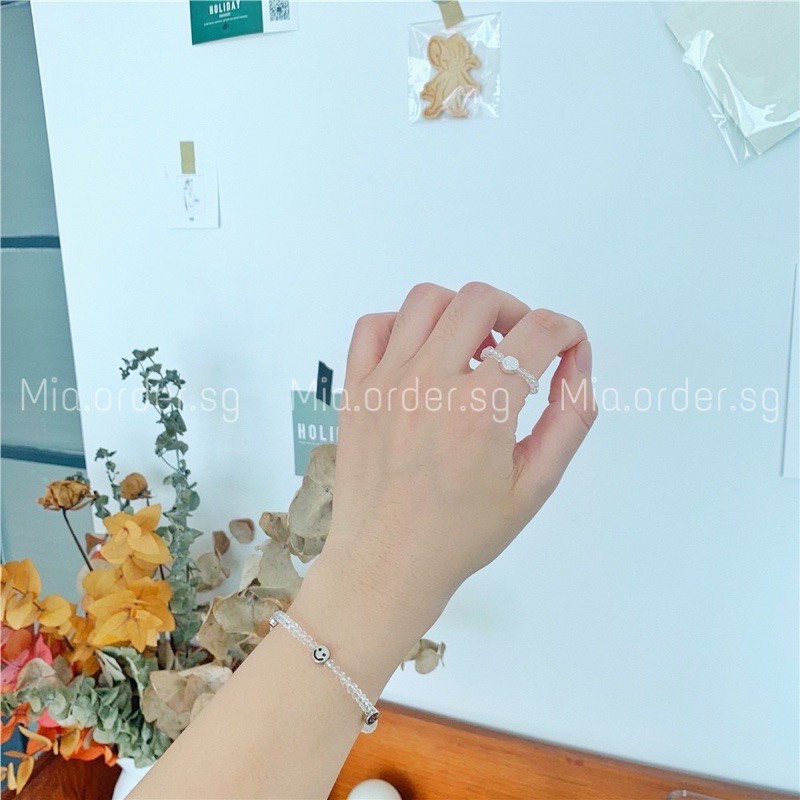 Vòng tay chuỗi hạt pha lê hoặc hạt nhựa HANDMADE nhiều màu sắc có charm mặt cười mạ bạc, mia.order