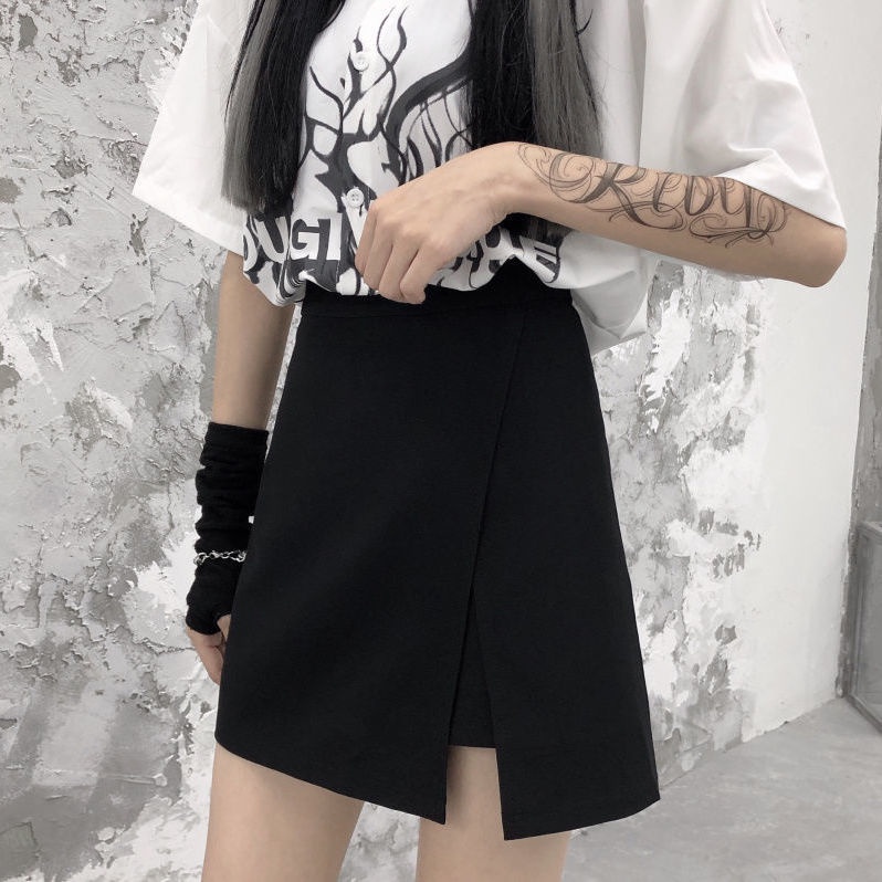 Chân váy mini một mảnh tà lệch phối túi kiểu cách cho bạn nữ mũm mĩm