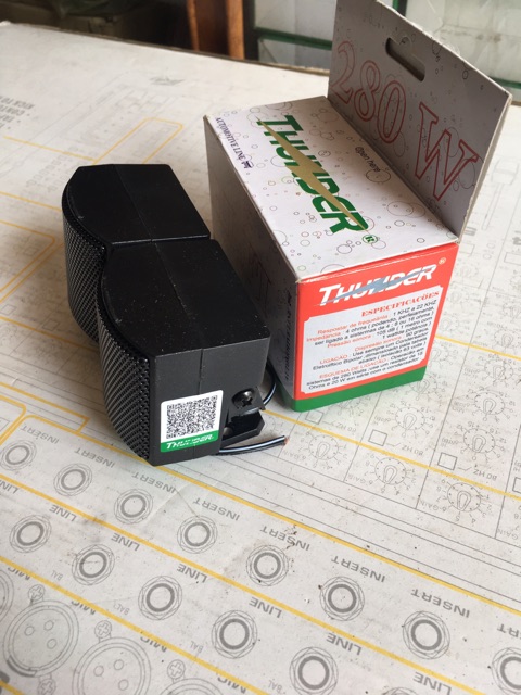 Cặp loa siêu trép thạch anh Thunder