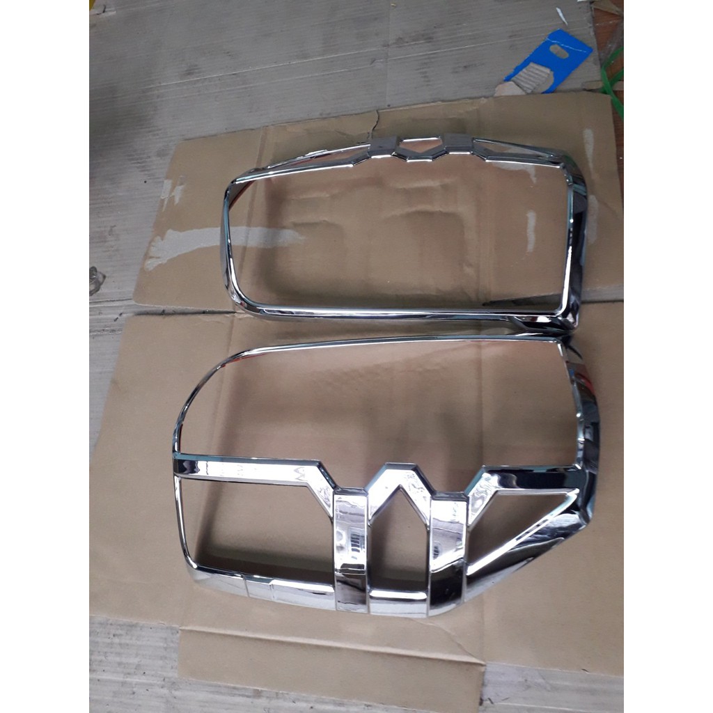 Ốp viền đèn hậu mạ crom xe Mitsubishi Triton form 2019 đến 2021,2022,2023