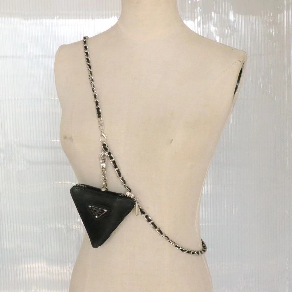 Túi đeo hông hình tam giác màu trơn phối dây xích phong cách thời trang âu mỹ dành cho nữ