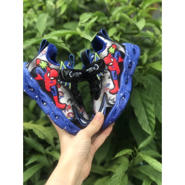Giầy thể thao siêu nhân spider man bé trai có đèn led cảm ứng nhấp nháy ngoài da pu mềm cá tính, đến sz36 QCCC A111