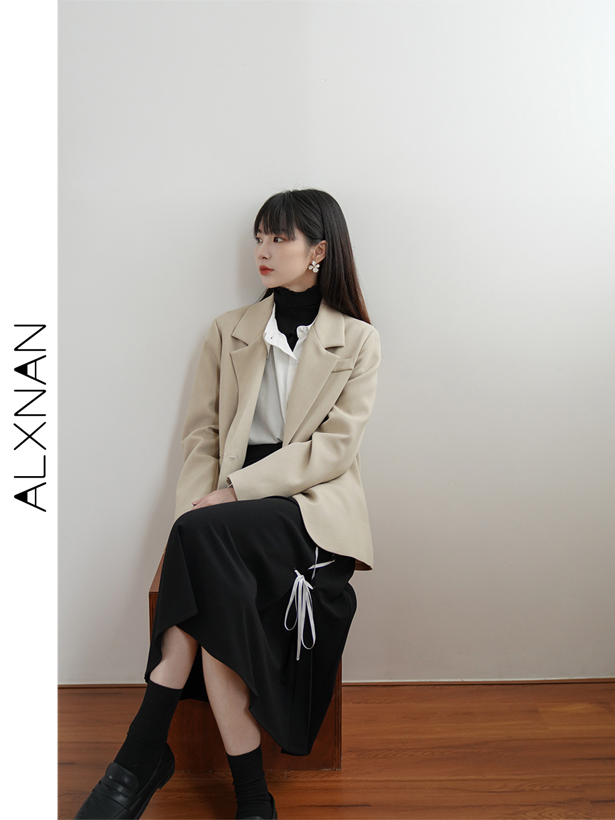 Áo khoác Blazer dáng ngắn thiết kế trẻ trung hợp thời trang | BigBuy360 - bigbuy360.vn