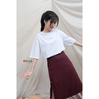 Chân váy nút trắng - đỏ đô