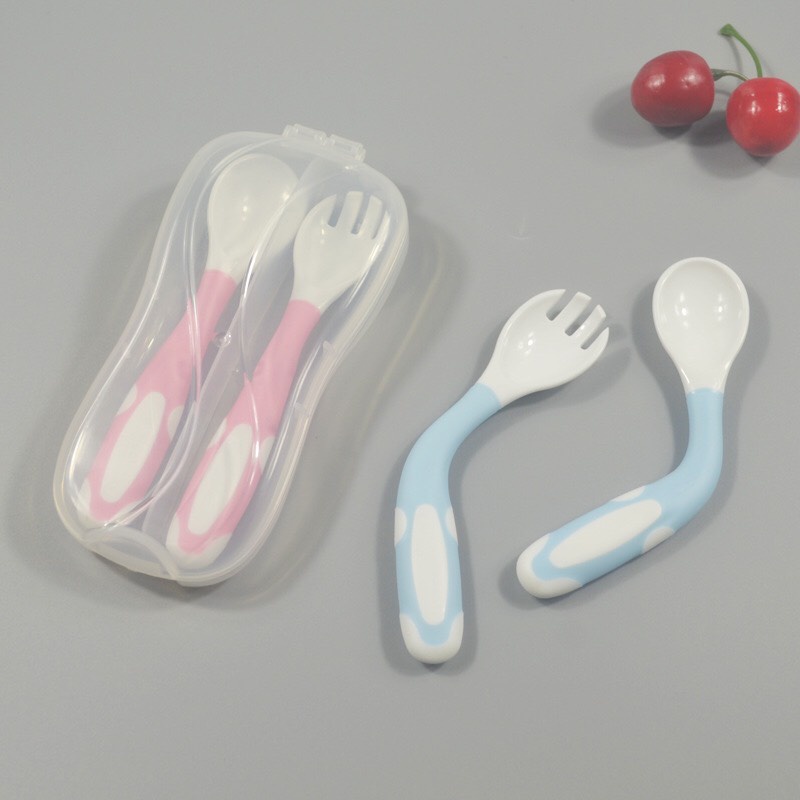 Set 2 thìa dĩa bẻ cong xoay 360 độ cho bé tập ăn dặm Baby Shark Store 2022