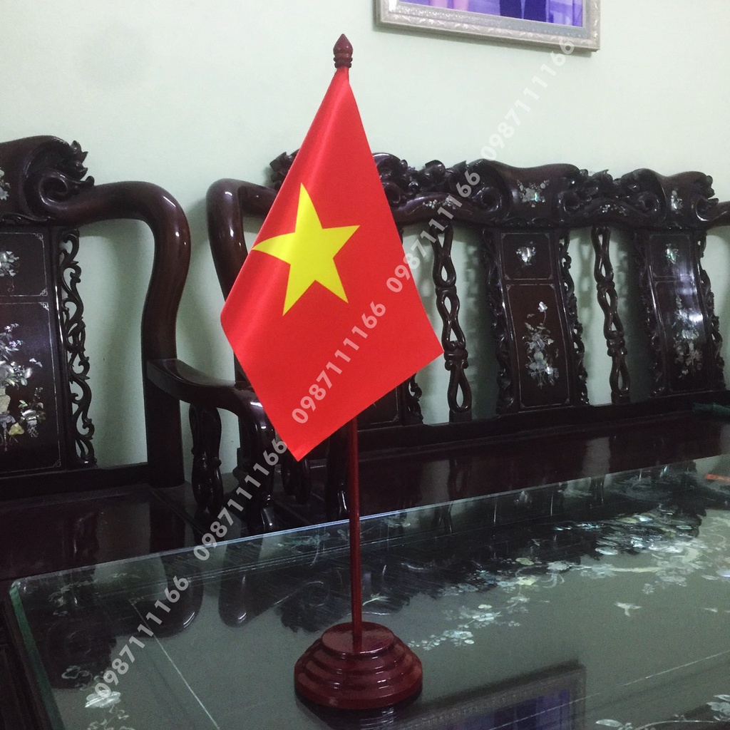 Cờ Để Bàn Đế gỗ Cắm 1 cờ  Việt Nam In Kỹ Thuật Số