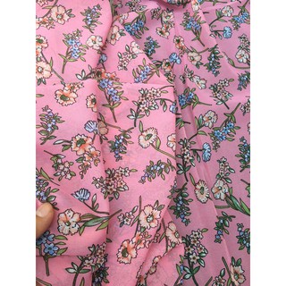 Vải Voan chiffon họa tiết hoa nhí nền hồng Vải thời trang công sở