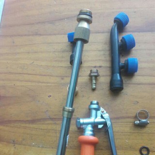 Combo bộ cần tưới cây, phun thuốc 10 món bao gồm: tay bóp, cần inox, béc phun và phụ kiện chuyên dụng
