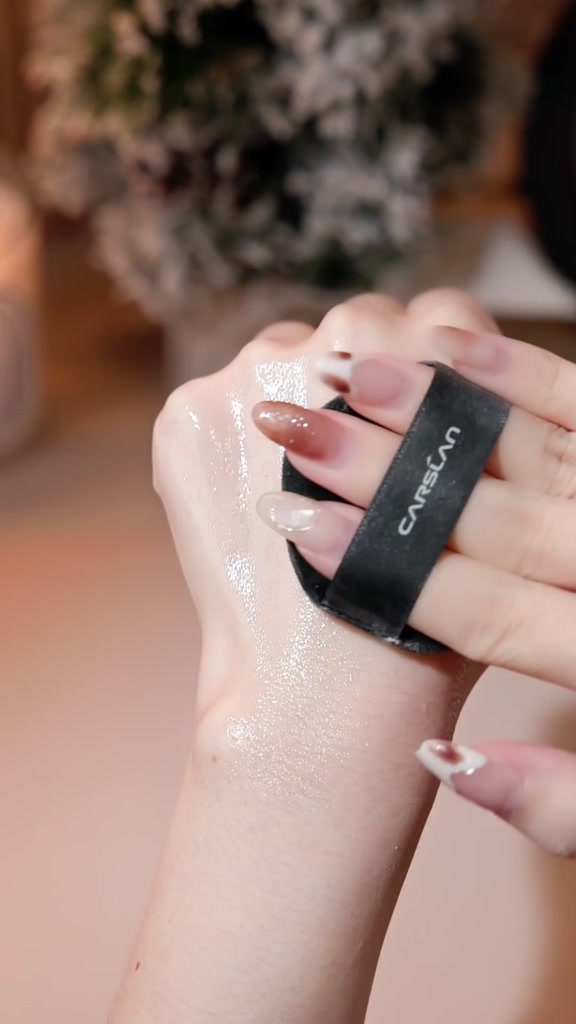 Phấn phủ Black Magnet CARSLAN kiềm dầu màu đen chống nước chống mồ hôi che phủ bóng dầu cho mặt 8g | BigBuy360 - bigbuy360.vn