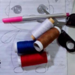 Combo phụ kiện may gồm vải lót, dây khóa...