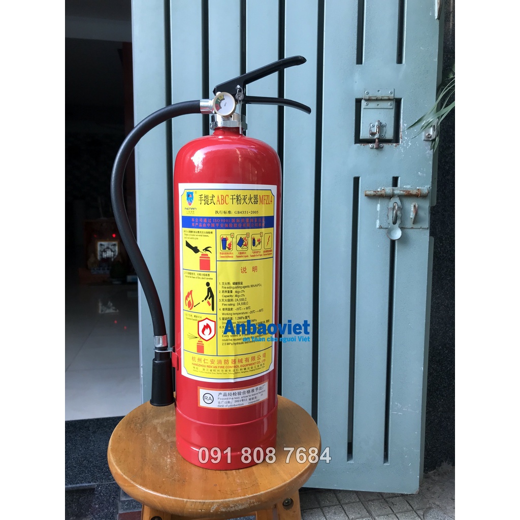 Bình chữa cháy chuyên dùng cho cửa hàng, quán ăn, văn phòng, nhà ở - bột ABC 4kg. Model: MFZL4