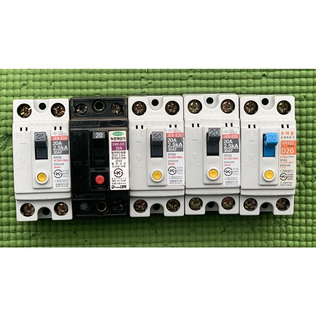 CB chống giât cóc  15A đến 30A giá từ 45.000đ đến 65.000đ