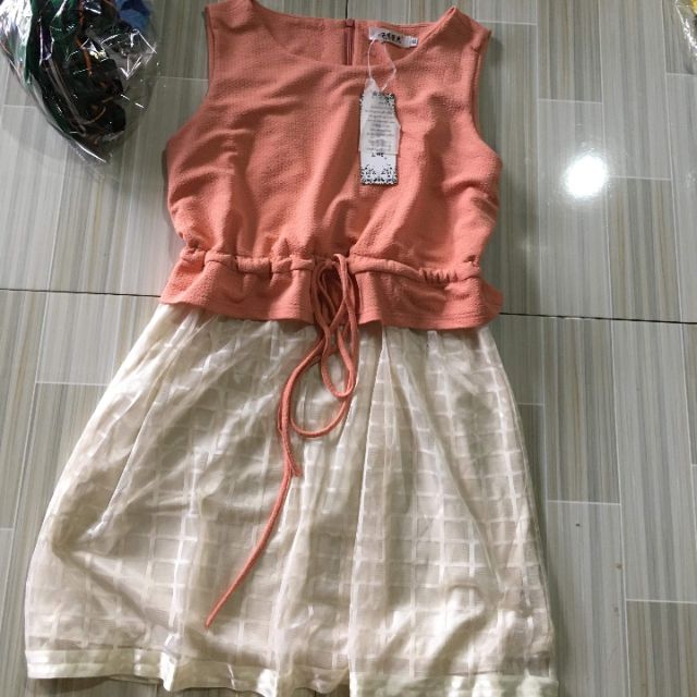 Sop nguyen Thi y chuyen cung cap cac mặt hang thời trang và sale jum đam. Sét. Áo quần. Giá cả cạnh