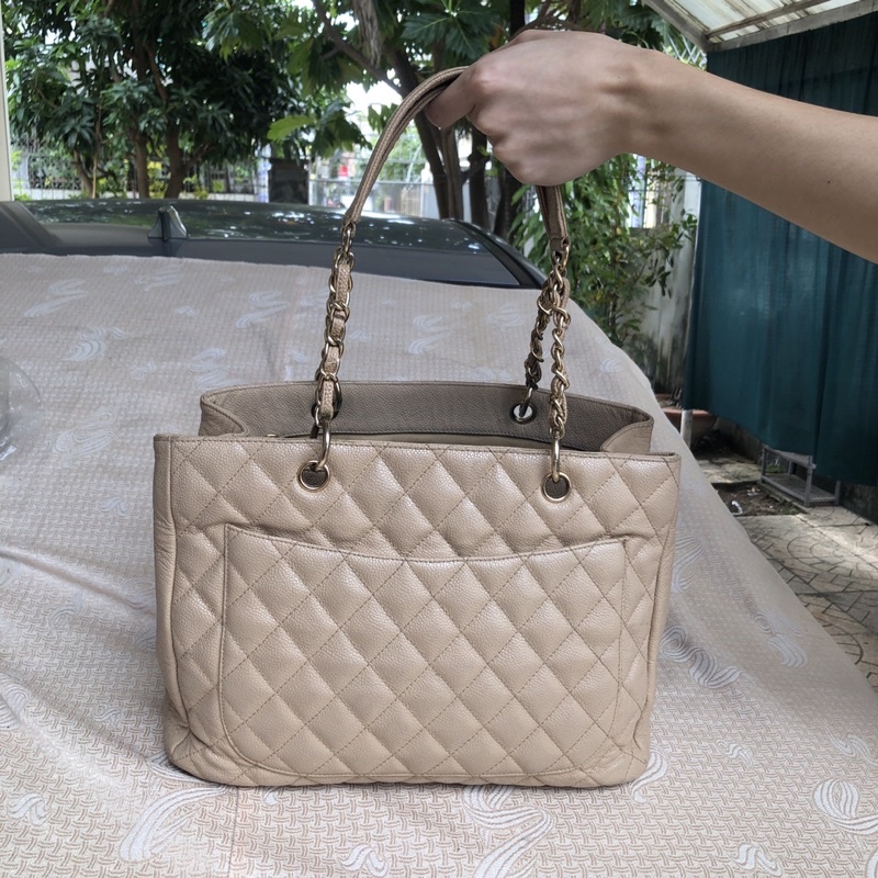 Túi chuẩn si. Túi qua sử dụng. Khách vui lòng xem hình nếu muốn biết thêm thông tin sản phẩm mời khách vô chat . Thanks.