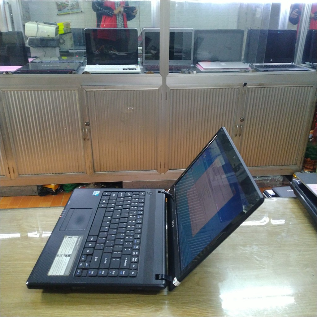 Laptop acer 4730 2z chip Intel T4500 RAM 2GB ổ 160gb máy vỏ sần chống xước đẹp | BigBuy360 - bigbuy360.vn
