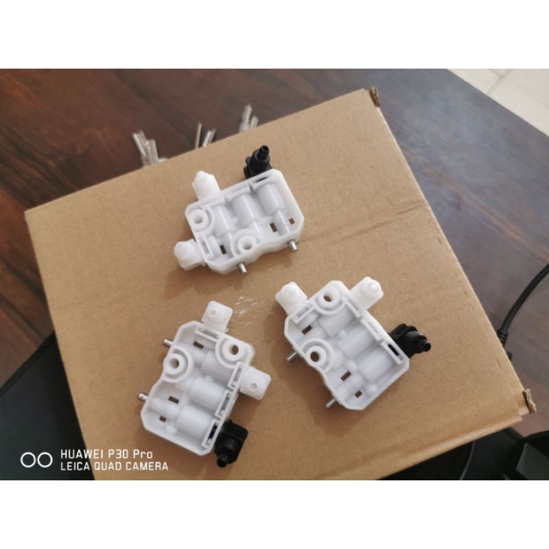 Phụ kiện đế ghế hơi,bóng hơi, ty thụt, van chia hơi, tam giác, van điều áp ghế hơi.