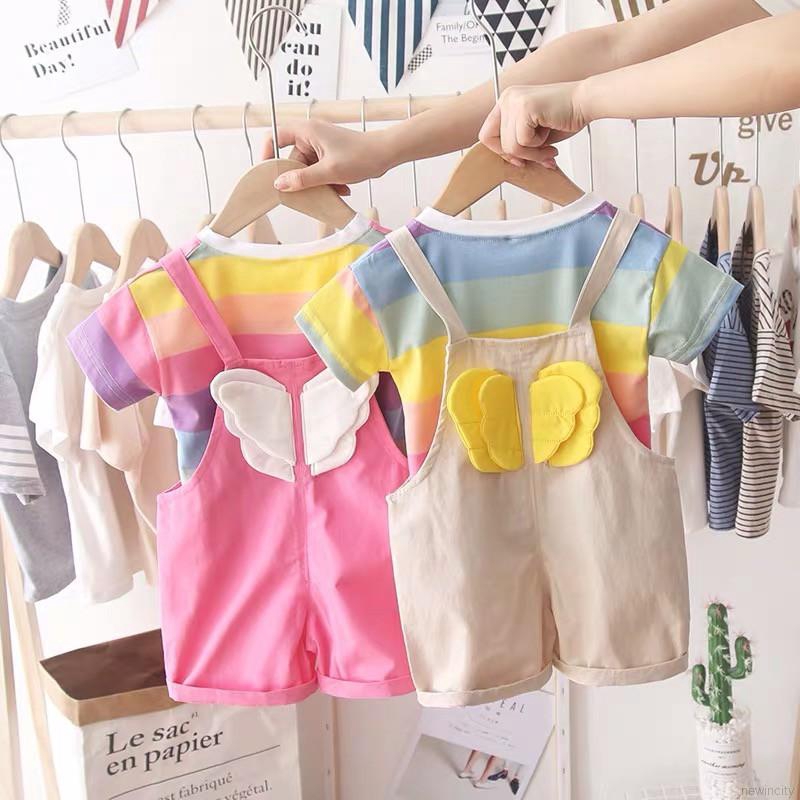 Áo in hình cầu vồng và quần yếm phong cách Hàn Quốc cho bé