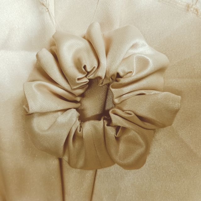 Scrunchies (Vòng cột tóc)