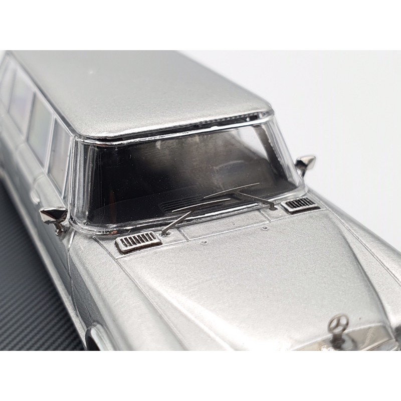 Xe Mô Hình Mercedes-Benz Pullman W100 Tỉ lệ 1:64 Hãng sản xuất YuanLi ( Bạc )