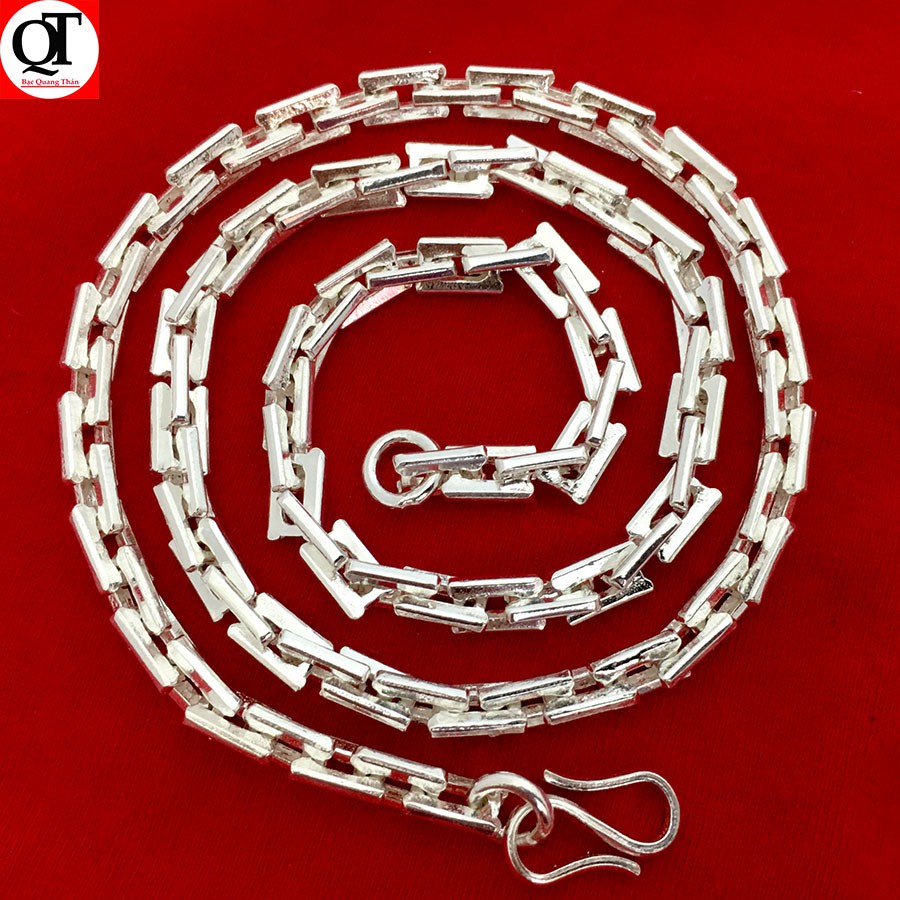 Vòng đeo cổ nam Bạc Quang Thản thiết kế kiểu dây tròn độ dài 50cm, trọng lượng có nhiều lựa chọn chất liệu bạc ta.