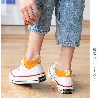 Tất vớ nữ thêu hoa cúc Hot trend