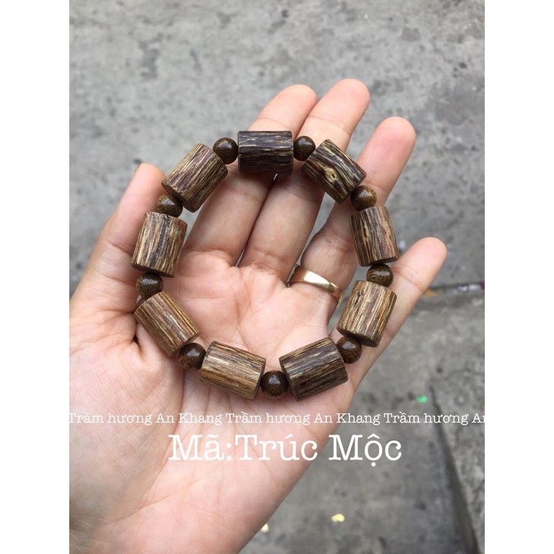 Vòng tay trầm hương sánh cành tự nhiên