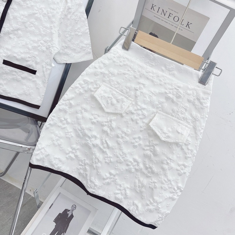 SET ÁO CROP XỐP TRẮNG VIỀN ĐEN + CHÂN VÁY TÚI NẮP