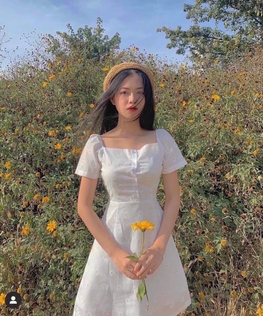 Đầm trắng hoa cúc cổ vuông dễ thương | BigBuy360 - bigbuy360.vn