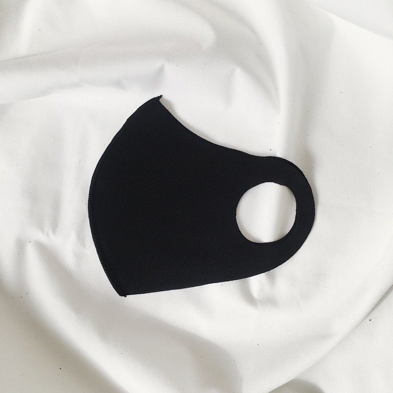 Khẩu Trang Vải UNDER Đen Và Hoa Cúc Chống Bụi Thời Trang | BigBuy360 - bigbuy360.vn