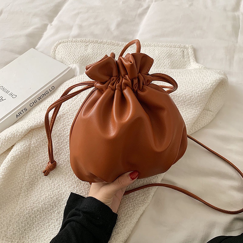 Túi Đeo Chéo Mini Dây Rút Bề Mặt Mềm Mại Thời Trang Cho Nữ 2022