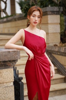 Đầm dự tiệc lệch vai xẻ tà