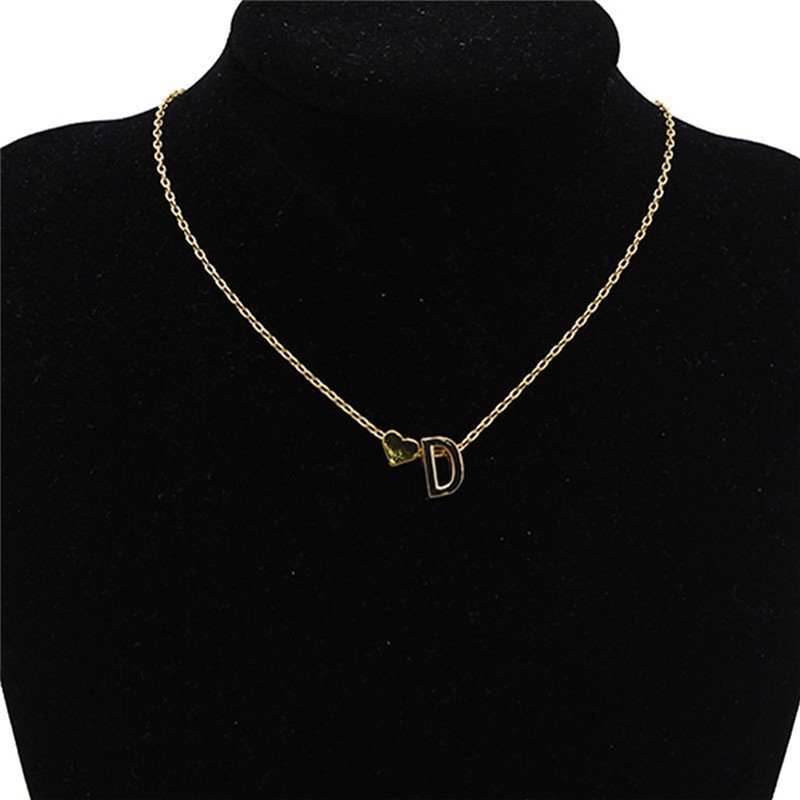 Dây chuyền với mặt dây chuyền là trái tim cùng với một chữ cái (trong số 26 chữ cái A-Z)