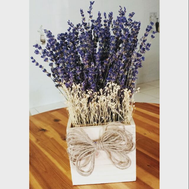 Bình Hoa Lavender hộp gỗ. Kèm thiệp như hình