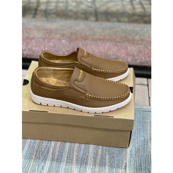 Clarks  hàng xuất dư