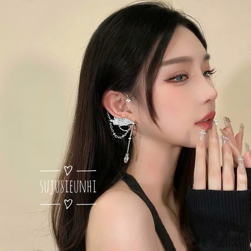 Khuyên tai cài vành hình cánh màu bạc tua rua sang trọng