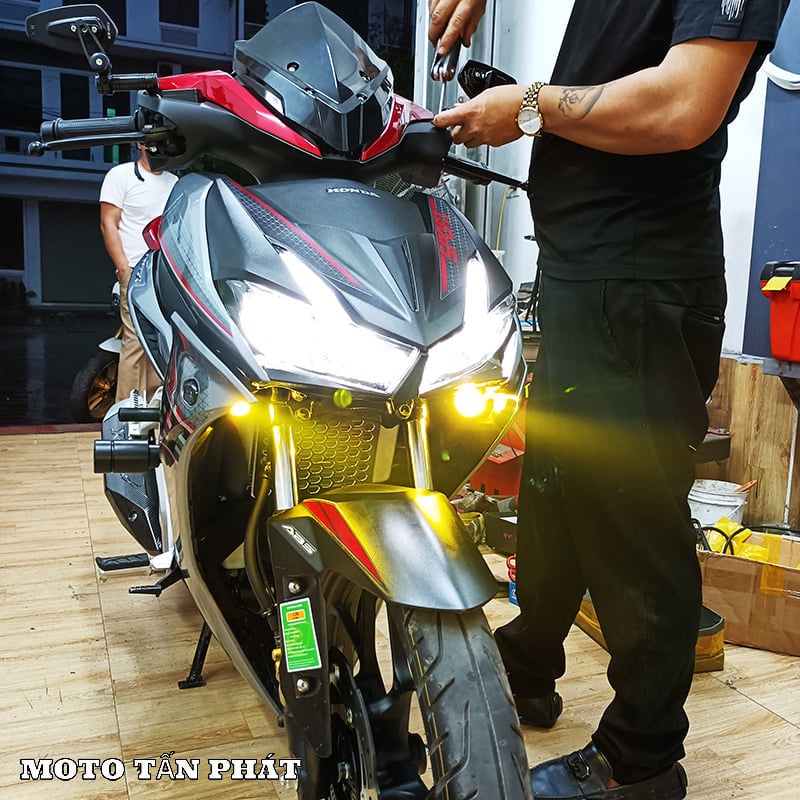 Cặp pat bắt đèn hốc xi nhan V4 cho Winner X