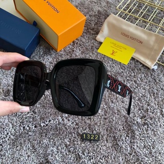 LV Châu Âu và Châu Mỹ Fan 2021 Thời trang mới Phim màu khung lớn Kính râm nam và nữ Xu hướng Cặp đôi Đường phố Chụp Trăm trang trí phù hợp Thời trang Du lịch Kỳ nghỉ Bảo vệ tia cực tím Kính râm đi biển